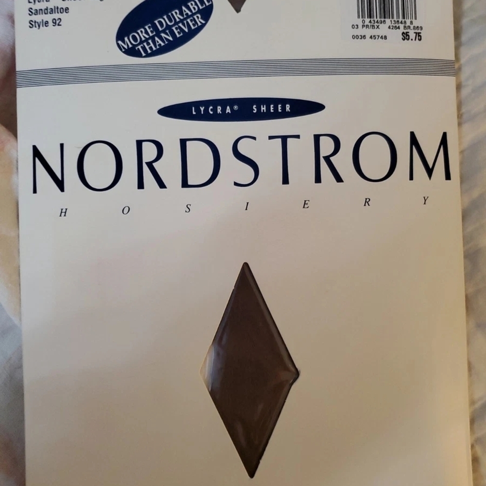 Nordstrom Pantyhose Control Top style 92 Sz B in TAUPE New